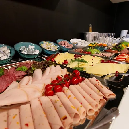 多美罗赖兴施万德酒店 酒店 里臣斯旺德